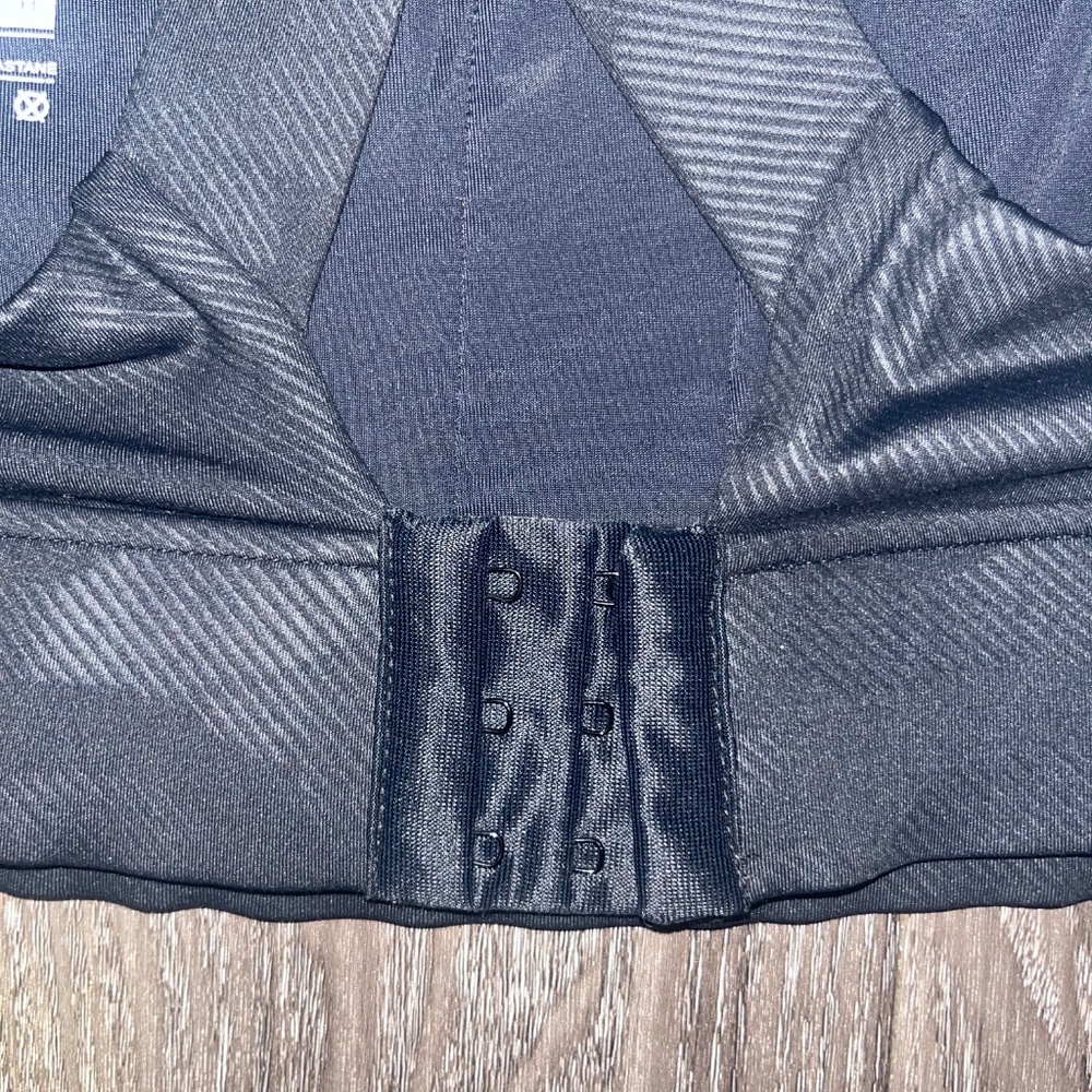 Varley black mesh sports bra - Picture 4 of 4